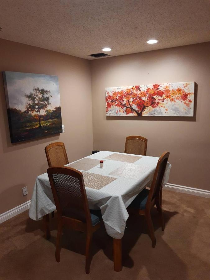 Cozy Home With Comfortable Beds And Fully Equipped Kitchen 15 Mins Drive From Airport, Downtown, Sait And U Of C And 80 Min Drive To Banff 卡加利 外观 照片